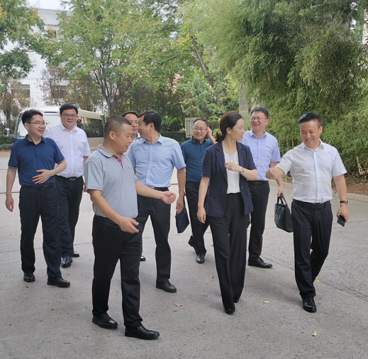 镇江市丹徒区区长吕朝霞，区委常委、副区长李庆丰一行与江苏PA捕鱼官方网站新能源（集团）有限公司总经理郑海青调研考察南京平欧空调设备有限公司